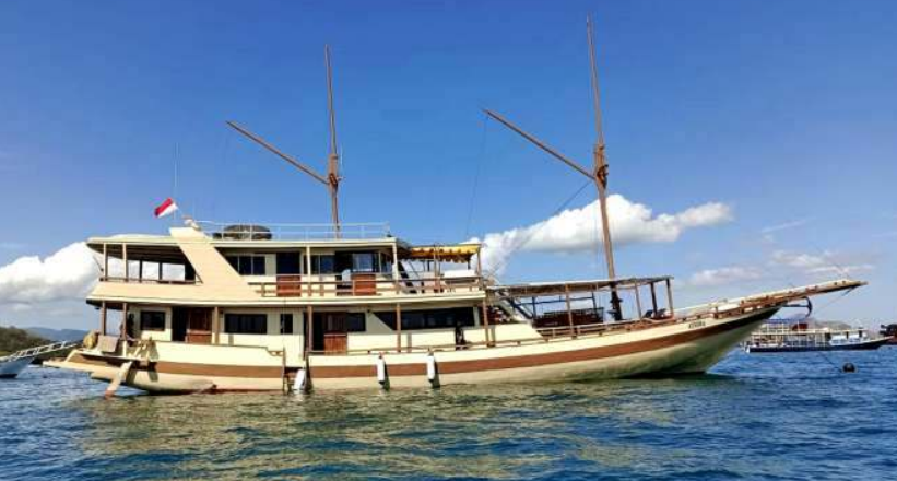 Sailing Komodo Labuan Bajo Boat Carter