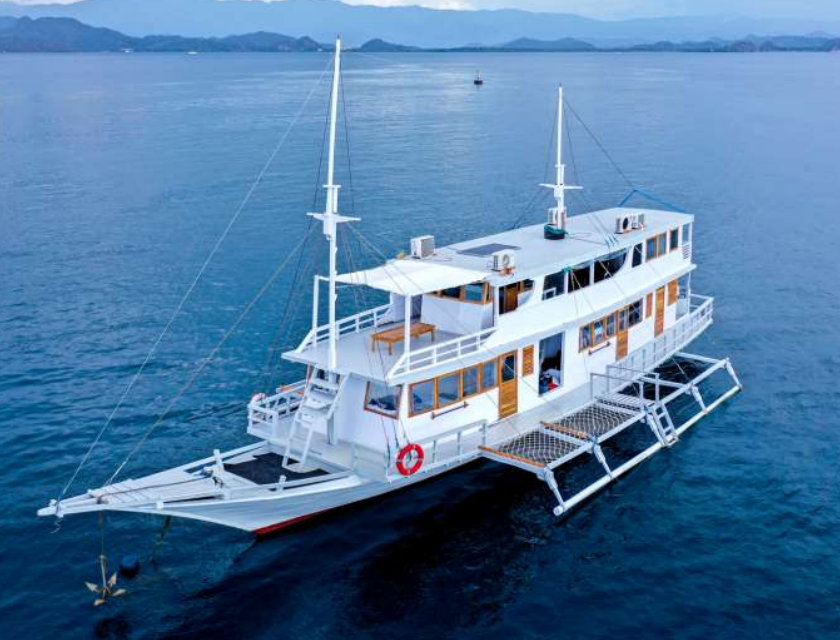 Kapal Phinisi Labuan Bajo Eksklusif – Luxury Phinisi IJC