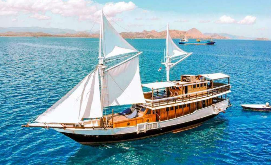Phinisi Labuan Bajo Luxury – Nikmati Bersama Phinisi Latansa